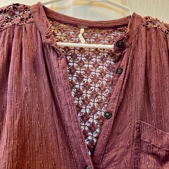 Free People Top Crochet back and shoulders Mauve color blouse Size Small buttons - Picture 15 of 16